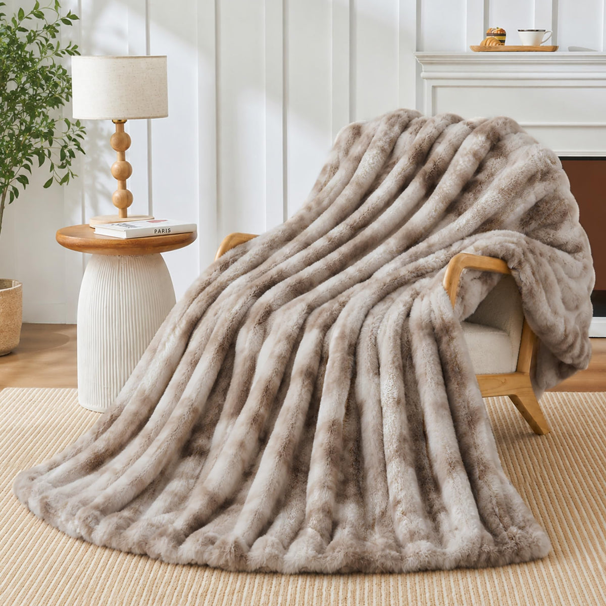 Touchat Faux Rabbit Fur Throw Blanket for Couch,Soft Fluffy Cream White