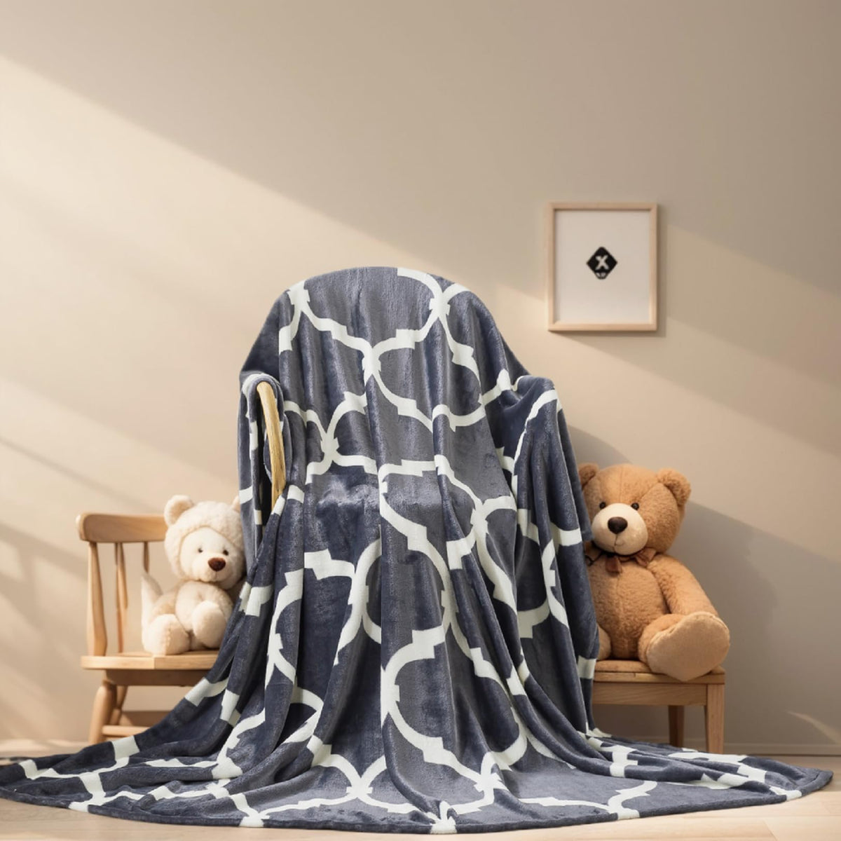 Fleece Blanket Queen Size for All Season 350GSM - Premium Lightweight Anti-Static Throw for Queen/Full Size Bed Extra Soft Brush Fabric Warm Sofa Thermal Blanket 90" x 90"(Dark Gray Queen)