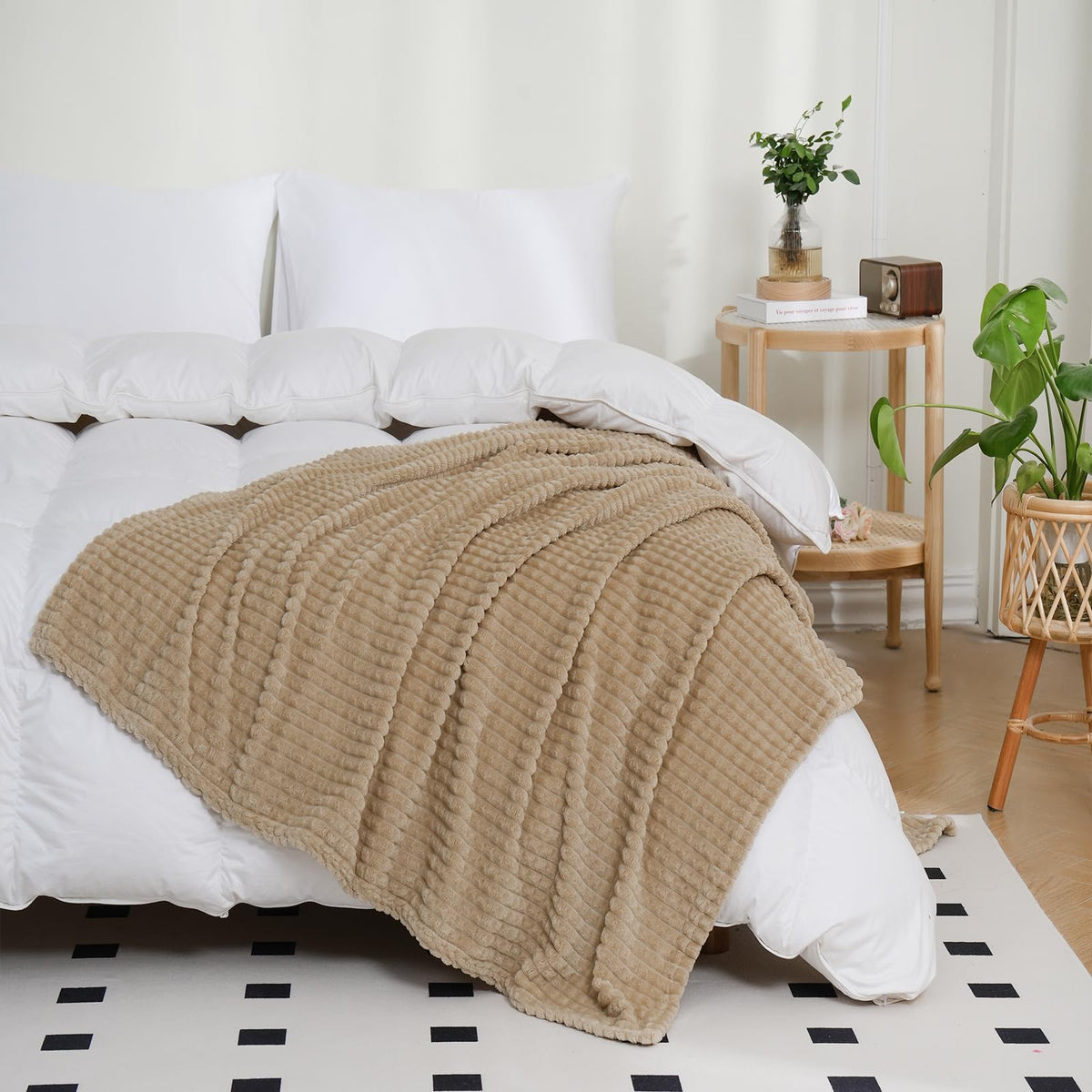 Puncuntex Fleece Throw Blanket Dark Green 50"×60" with Square Grid Design
