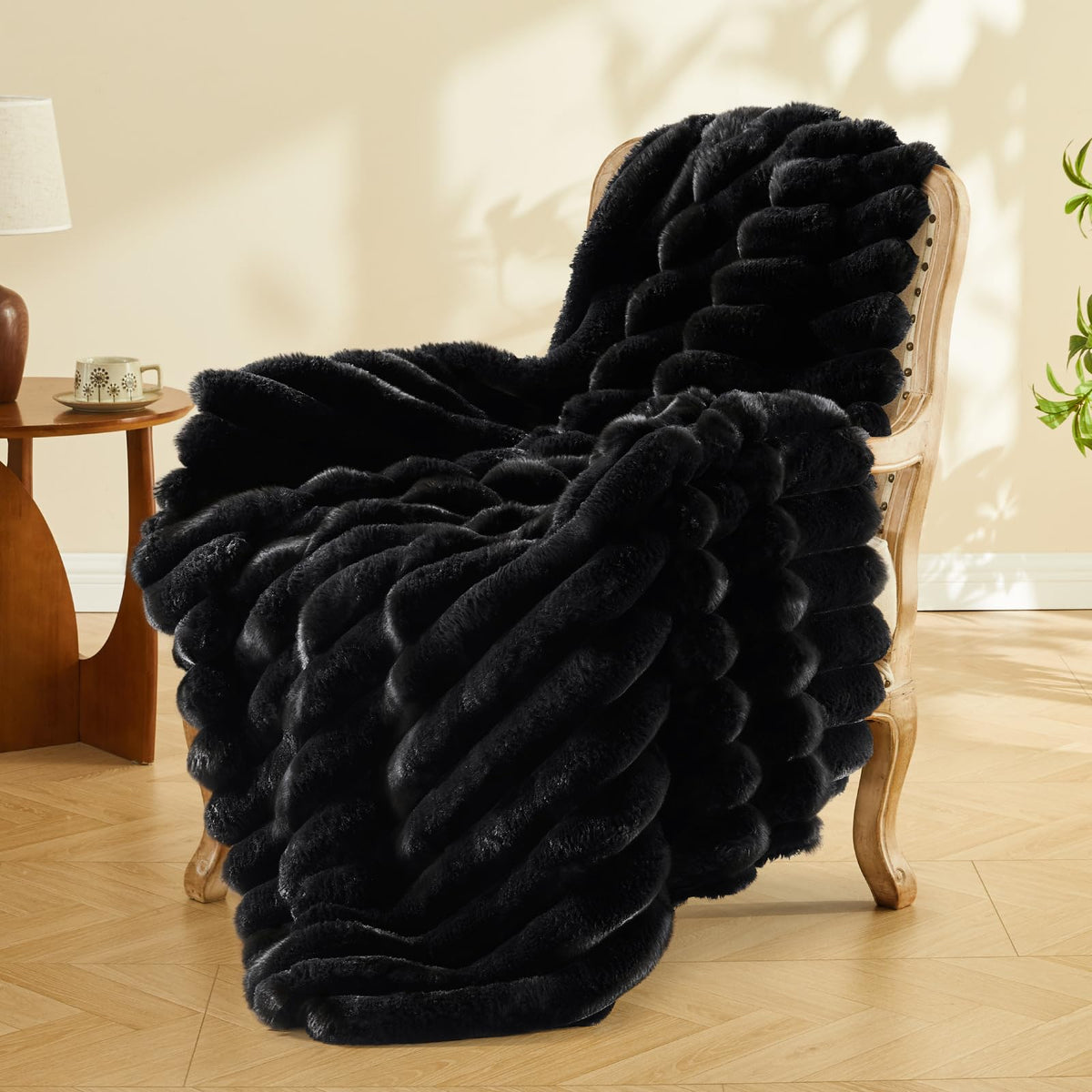 BEDELITE Faux Fur Throw Blanket for Couch, 770GSM, 50" x 60", Cream