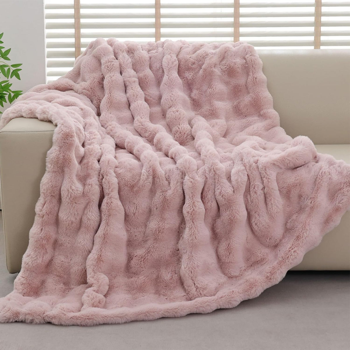Cozy Fluffy Plush Blanket Pink 50x60 Inch Super Soft Fuzzy Thick Throw Blanket for Sofa Couch Bed