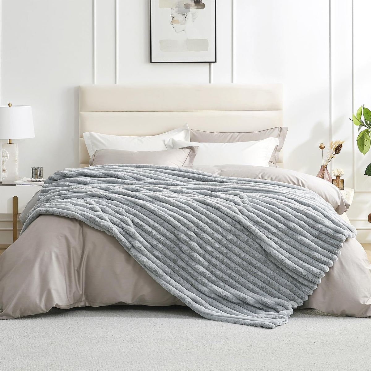 Amélie Home Soft Striped Faux Fur Throw Blanket for Couch, Ivory, 55"x70"
