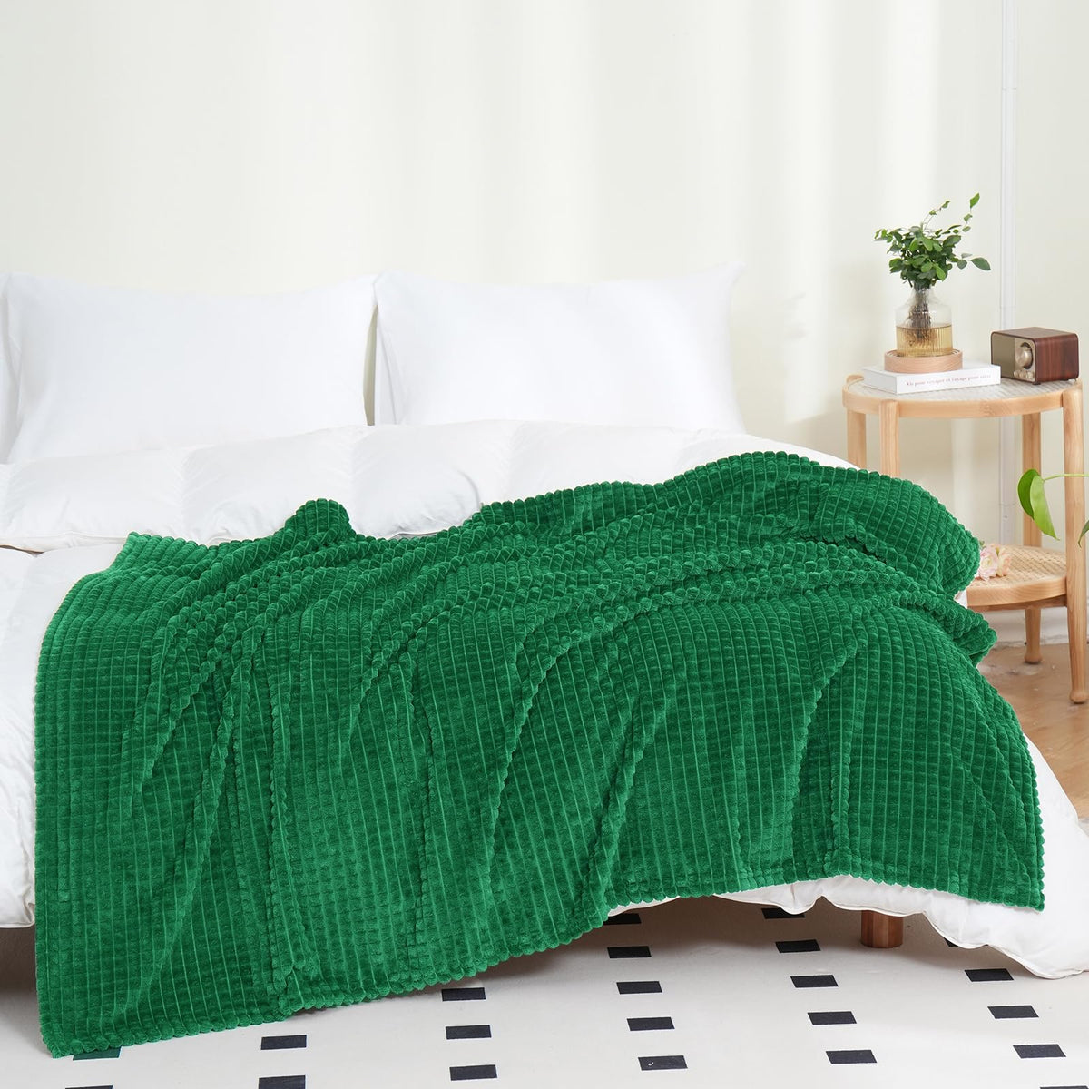 Puncuntex Fleece Throw Blanket Dark Green 50"×60" with Square Grid Design