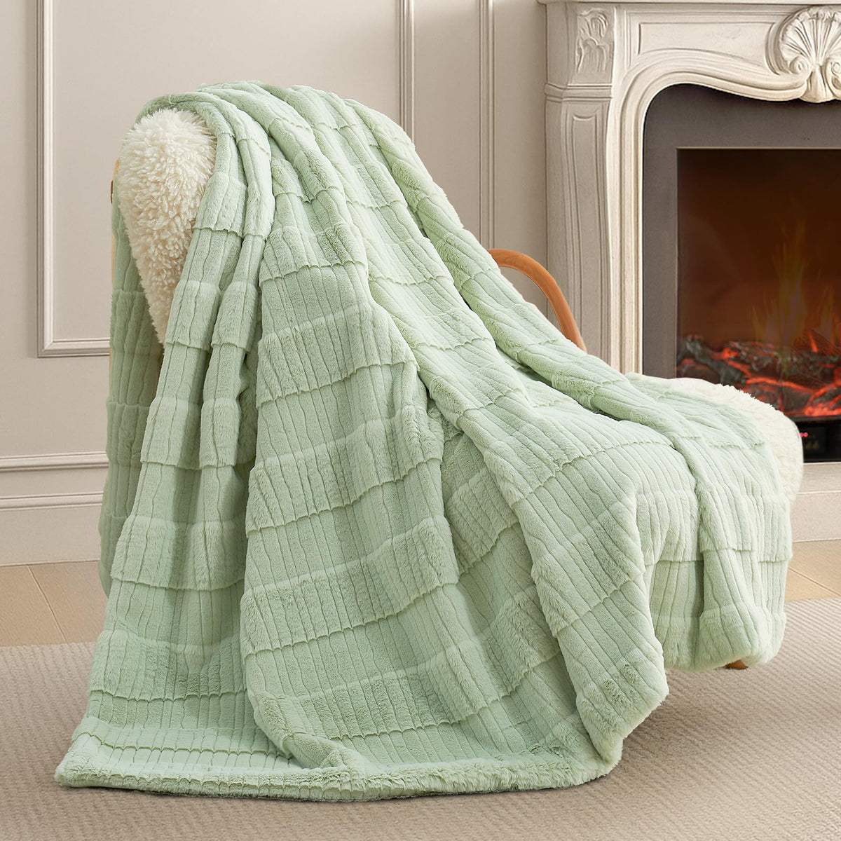 Amélie Home Soft Striped Faux Fur Throw Blanket for Couch, Ivory, 55"x70"
