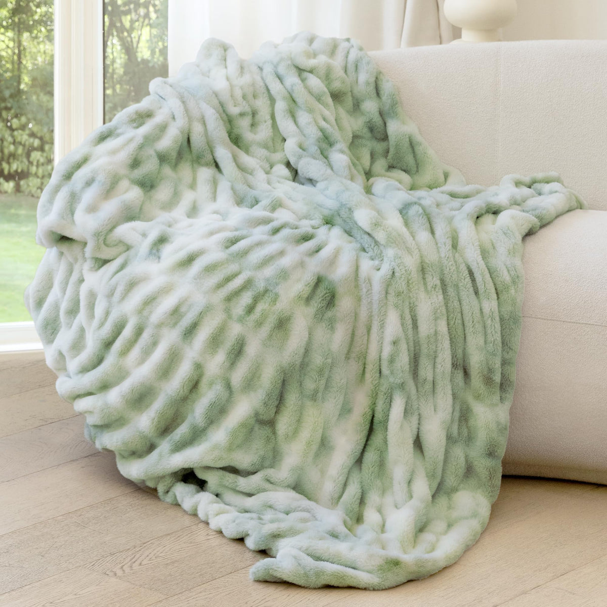 Ultra Soft Cozy Faux Fur Throw Blanket, Fuzzy Plush Thick Bubble Blanket, Luxury Fluffy Blanket for Couch, Sofa, Bedroom, and Living Room, 50x60 Inches, Cream White