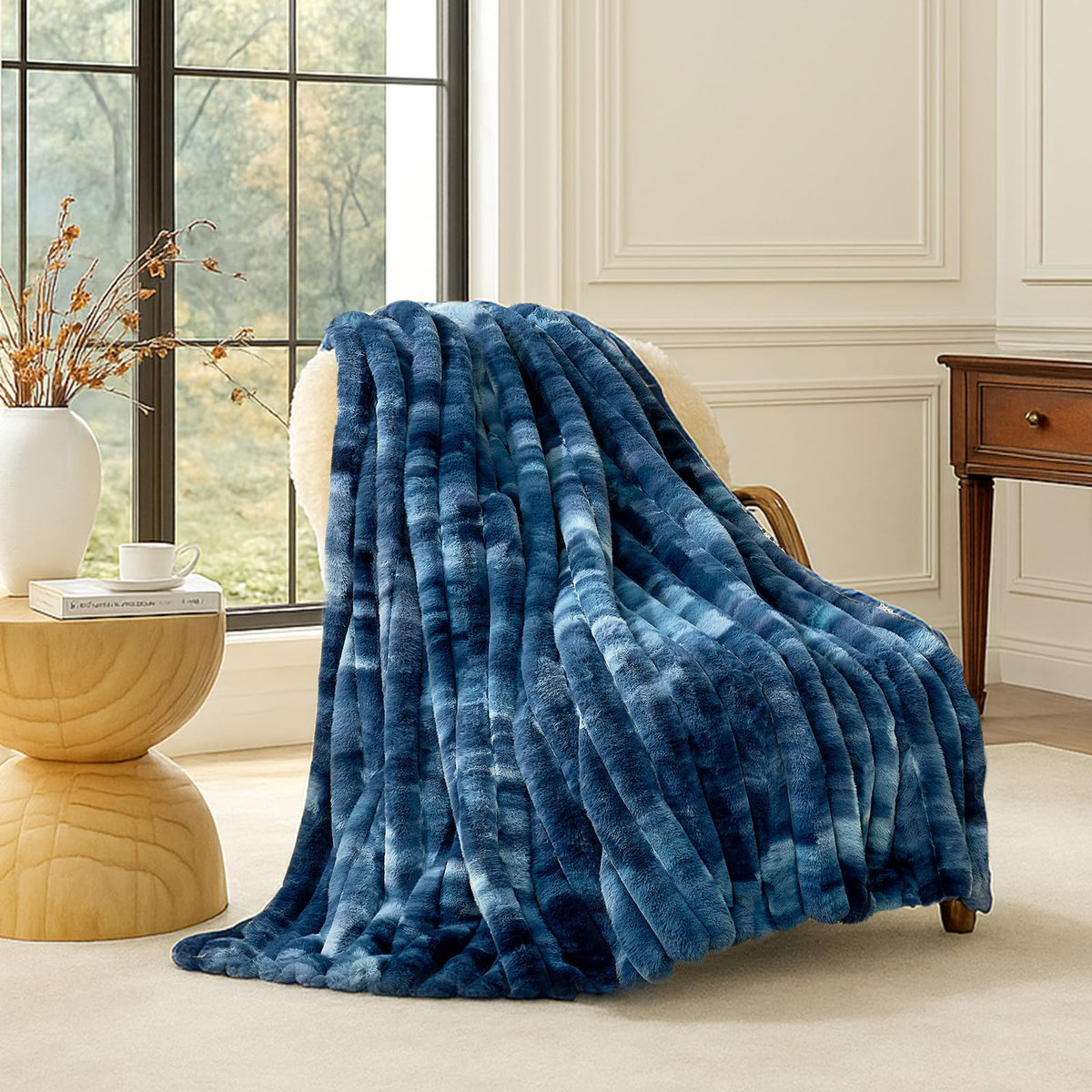 Cozy Bliss Faux Fur Throw Blanket for Couch, Cozy Warm Plush Striped Blanket for Sofa Bedroom Living Room, 50 * 60 Inches Black