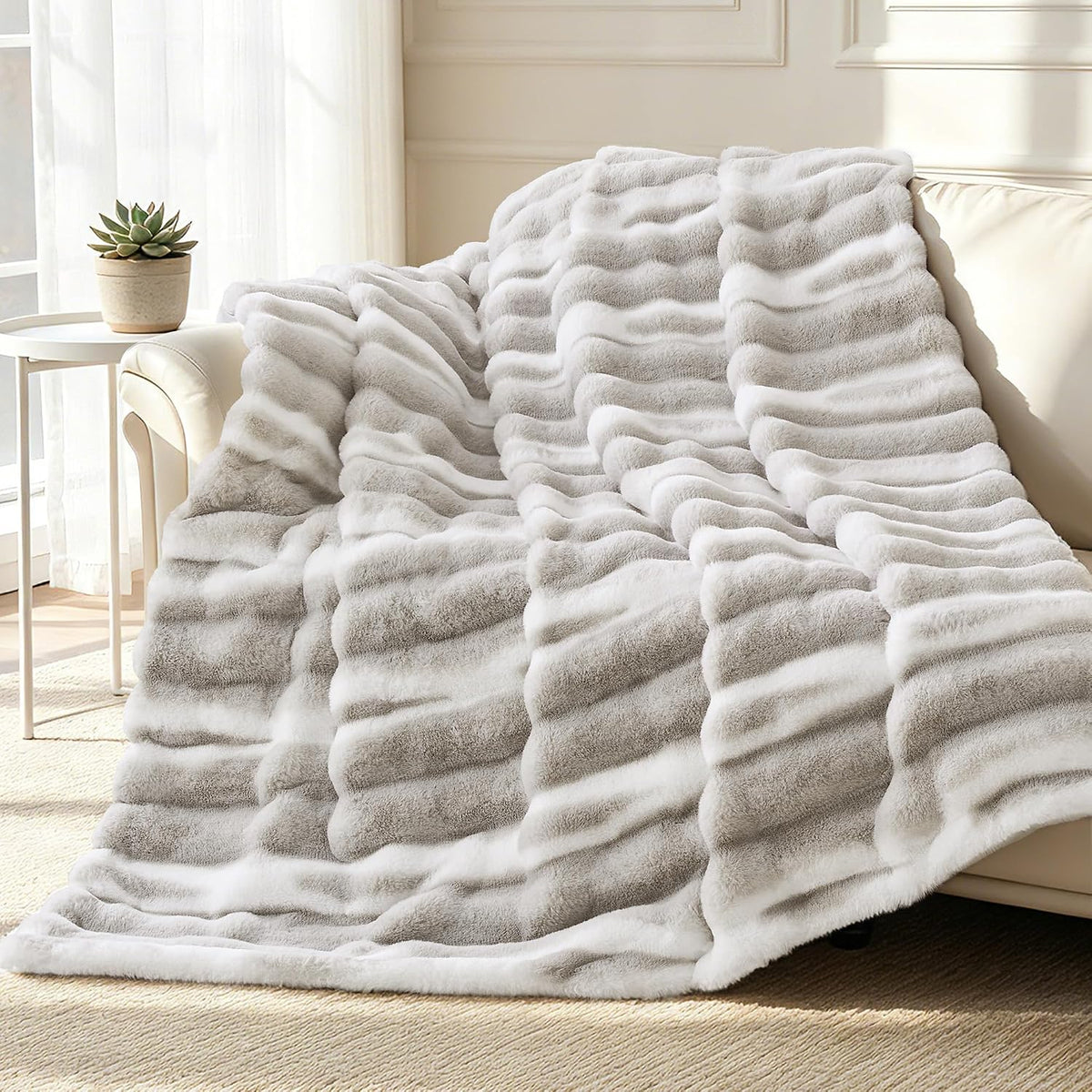 VFROO Plush Faux Rabbit Fur Throw Blanket – 850GSM Thick & Warm, Ultra Soft Fluffy Blanket for Couch, Bed, Sofa, Ideal Gift for Women, 50" × 60", Grey