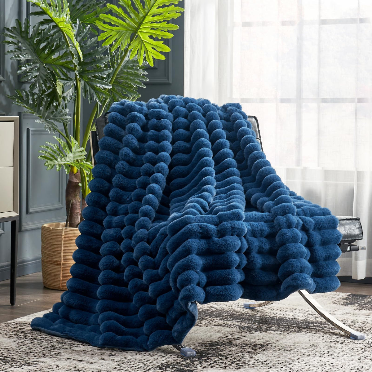 Cozy Bliss Faux Fur Throw Blanket for Couch, Cozy Warm Plush Striped Blanket for Sofa Bedroom Living Room, 50 * 60 Inches Black