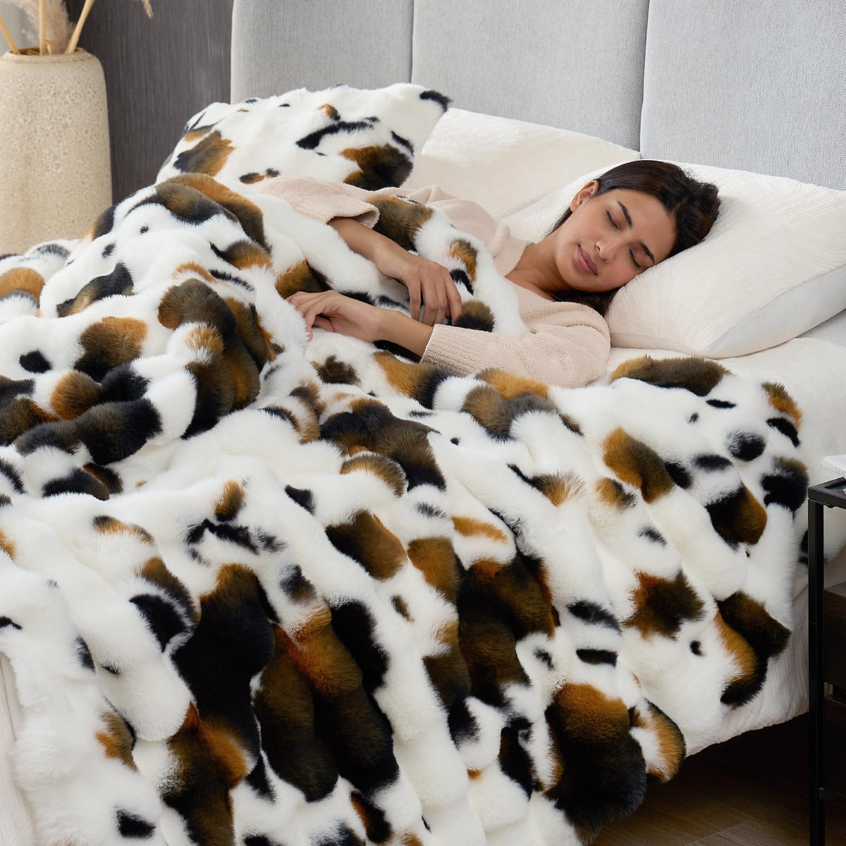 Cozy Bliss Faux Fur Throw Blanket for Couch, Fuzzy Soft Plush Thick Bubble Blanket for Sofa Bedroom Living Room, 50 * 60 Inches Tie-dye Taupe