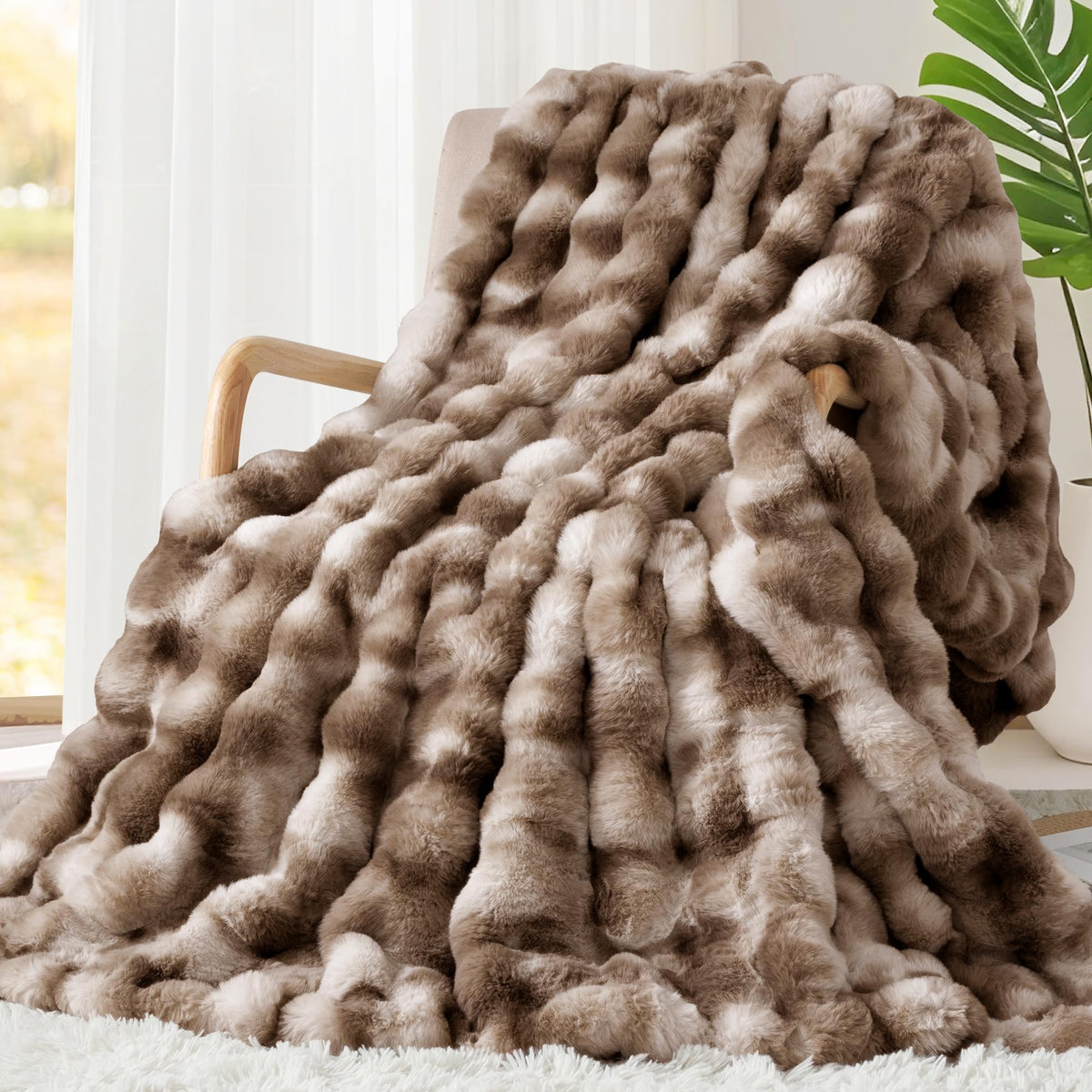 Touchat Luxury 1000GSM Faux Rabbit Fur Throw Blanket, Super Heavy Warm Cozy Blankets for Couch Bed Sofa, Bubble Plush Fuzzy Elegant Soft Mink Blanket for Mom Living Room Bedroom, Cream White