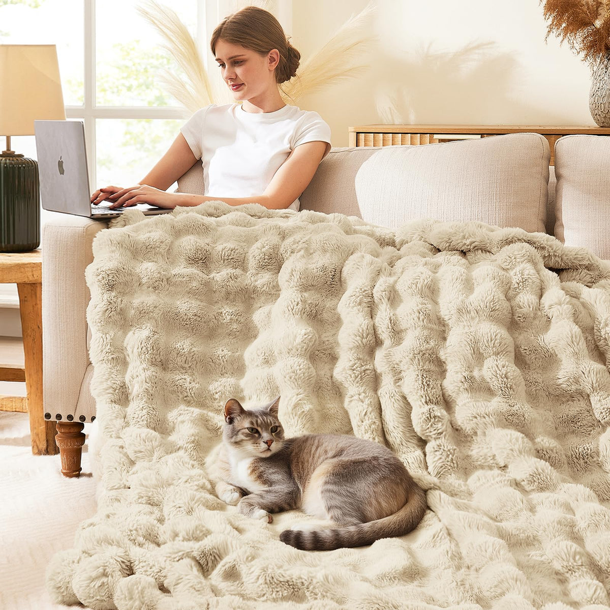 L'AGRATY Faux Rabbit Fur Throw Blanket for Couch, 50'' x 60'', Cocoa Brown