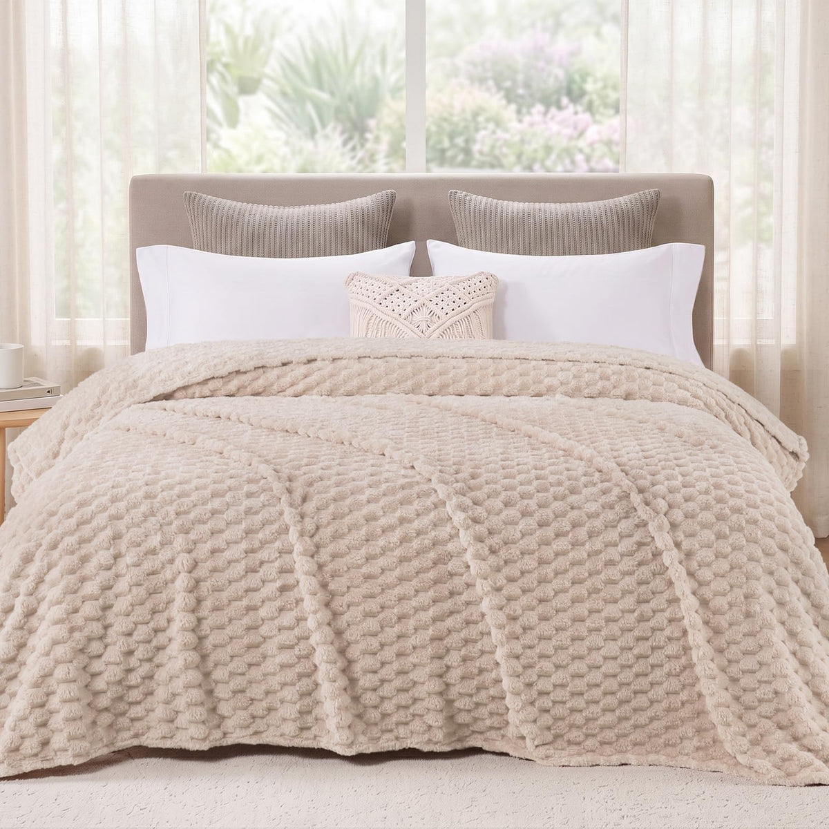 Exclusivo Mezcla Large 3D Fleece Throw Blanket for Couch, Ivory