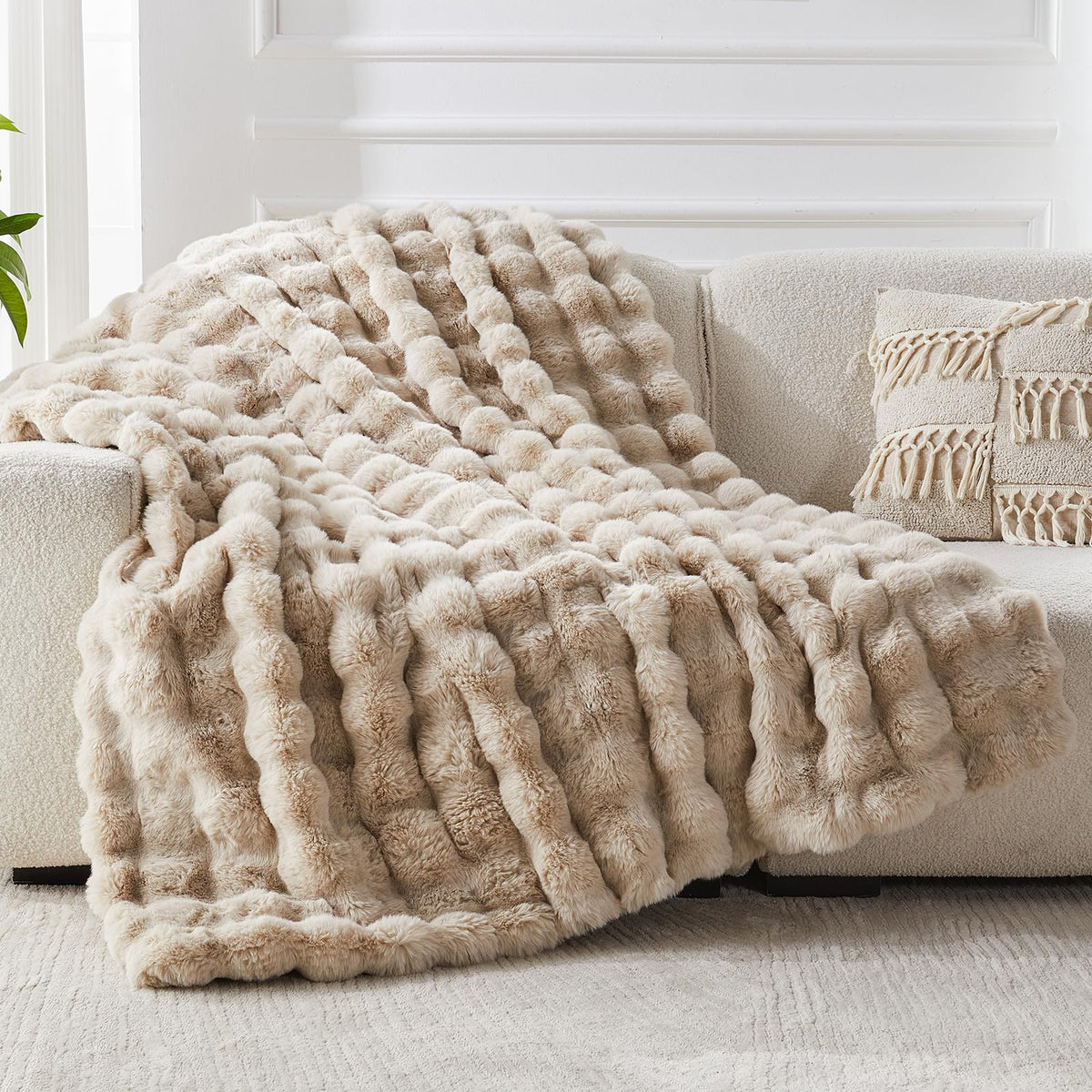Faux Fur Throw Blanket for Couch, 1000 GSM Cozy Fuzzy Fluffy Soft Plush Thick Bubble Sherpa Blanket for Sofa Bedroom Living Room, Mothers Day Birthday Gifts for Women Home Decor