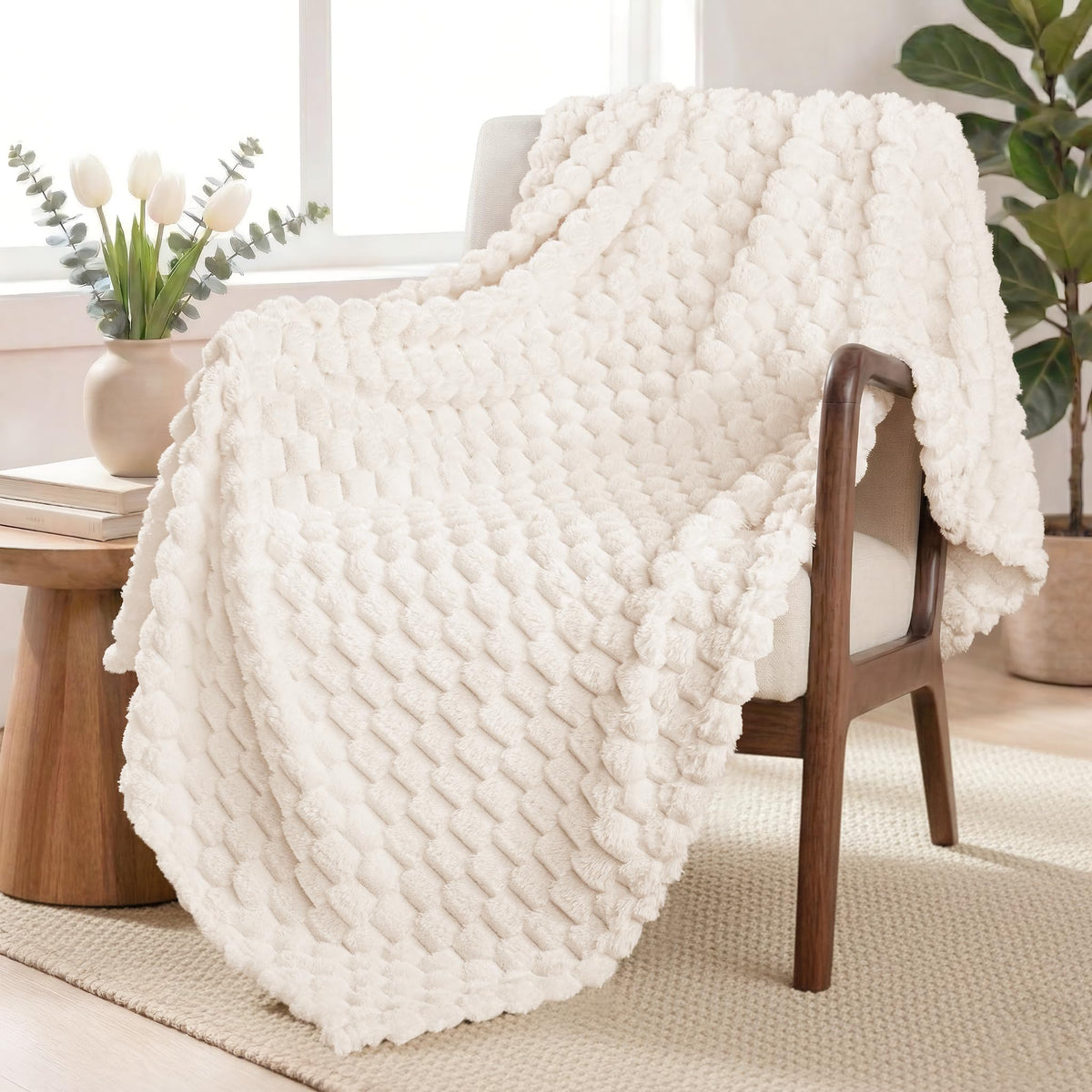 Exclusivo Mezcla Large 3D Fleece Throw Blanket for Couch, Ivory
