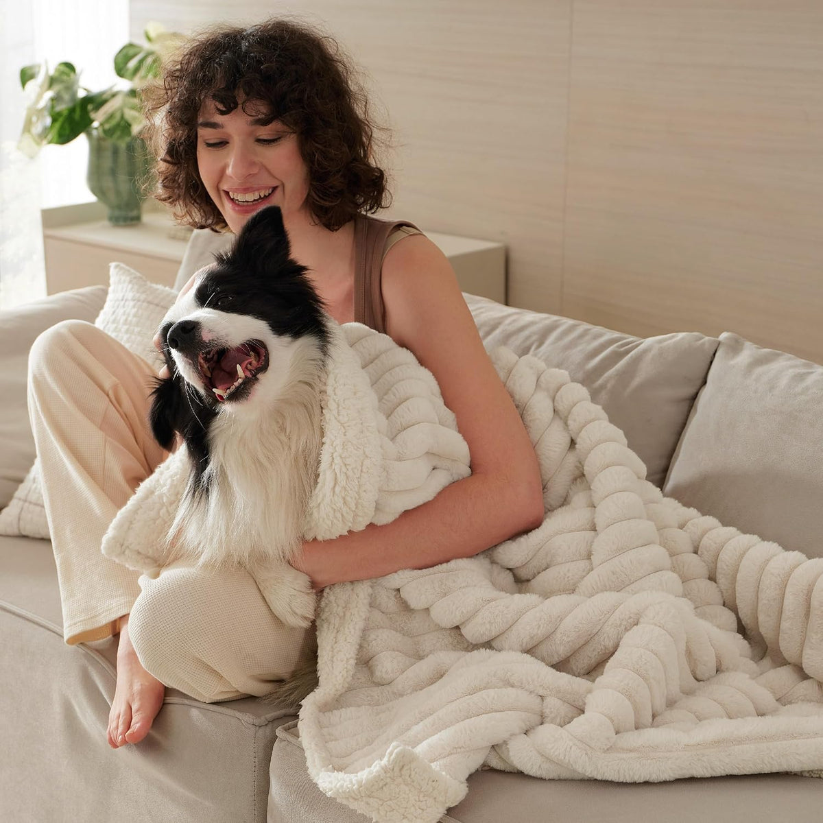 Bedsure ComfyFleece® Waterproof Dog Blankets for Large Dogs,50x60 Cream