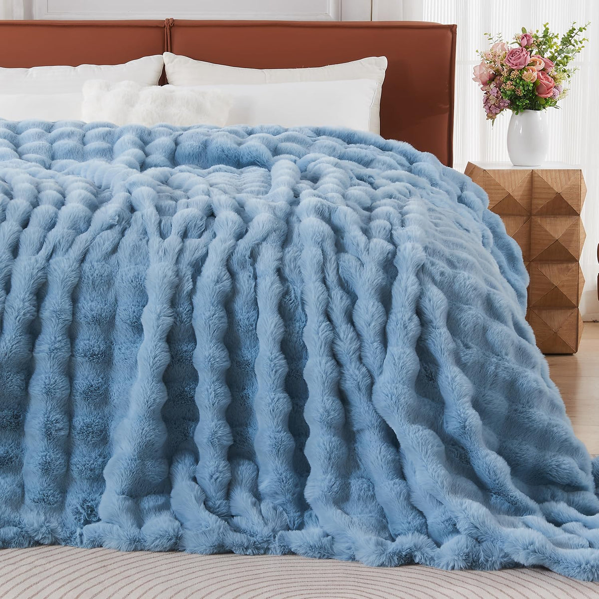 Lotus Karen Faux Fur Throw Blanket Cream White - Big Bubble Rabbit Fluff Blanket for Couch, Small Fluffy Fuzzy Cozy Blanket, Thick Furry Plush Shaggy Blankets, 50x60 Inches