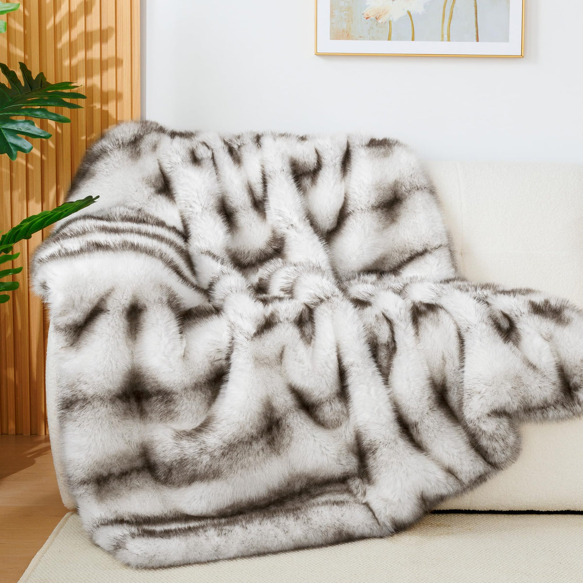 Touchat 1000GSM Faux Fur Throw Blanket, Super Thick Warm Cozy Heavy Blankets for Couch Bed Sofa, Plush Fuzzy Elegant Winter Reversible Mink Blanket for Living Room Bedroom 50''x60'', WhiteBrown