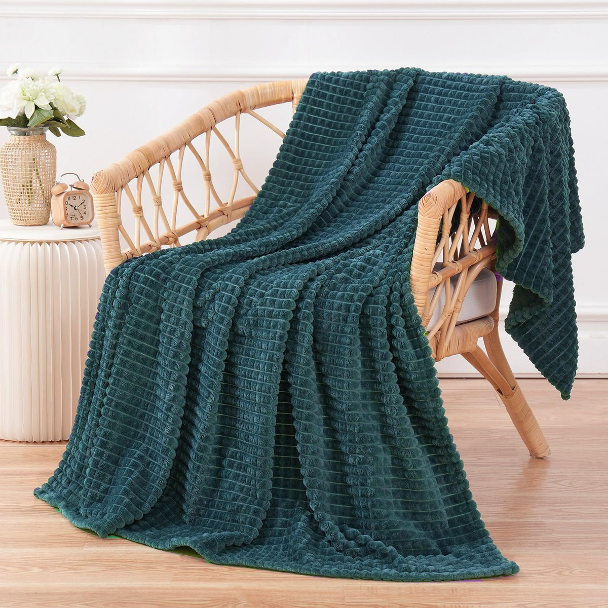 Puncuntex Fleece Throw Blanket Dark Green 50"×60" with Square Grid Design