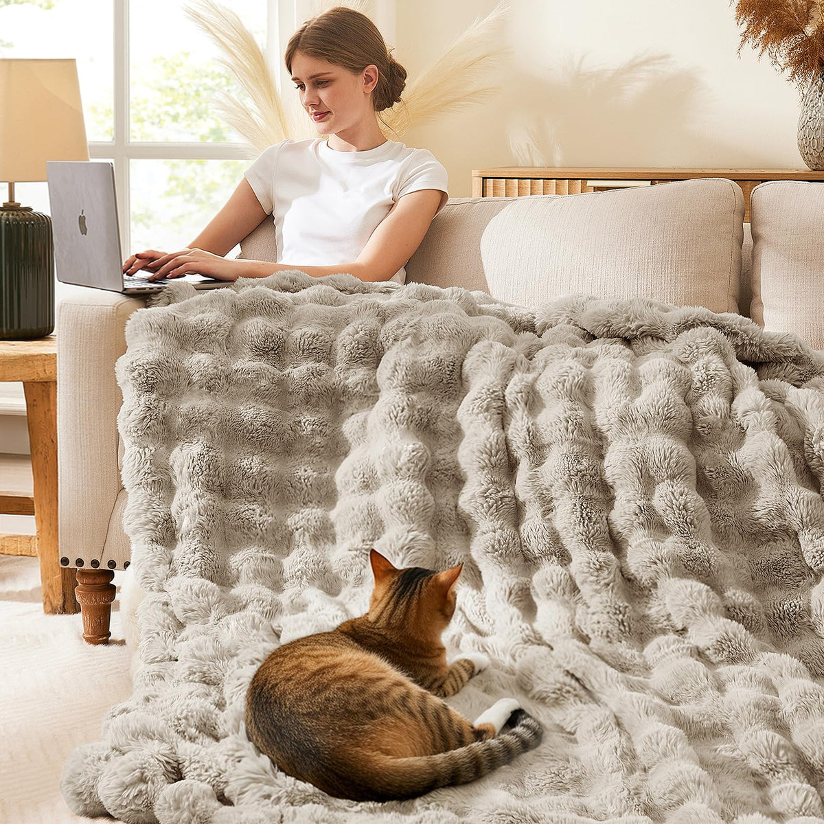 L'AGRATY Faux Rabbit Fur Throw Blanket for Couch, 50'' x 60'', Cocoa Brown