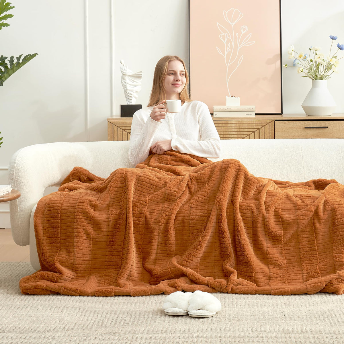 Amélie Home Soft Striped Faux Fur Throw Blanket for Couch, Ivory, 55"x70"