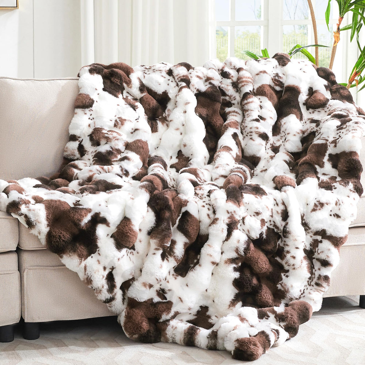 VFROO Ultra Plush Bubble Faux Rabbit Fur Blanket – 950GSM Thick Fluffy Throw Blanket for Bed, Couch, Sofa, Home Decor or Mothers Day Birthday Gifts for Women, 50" × 60", Black Cow
