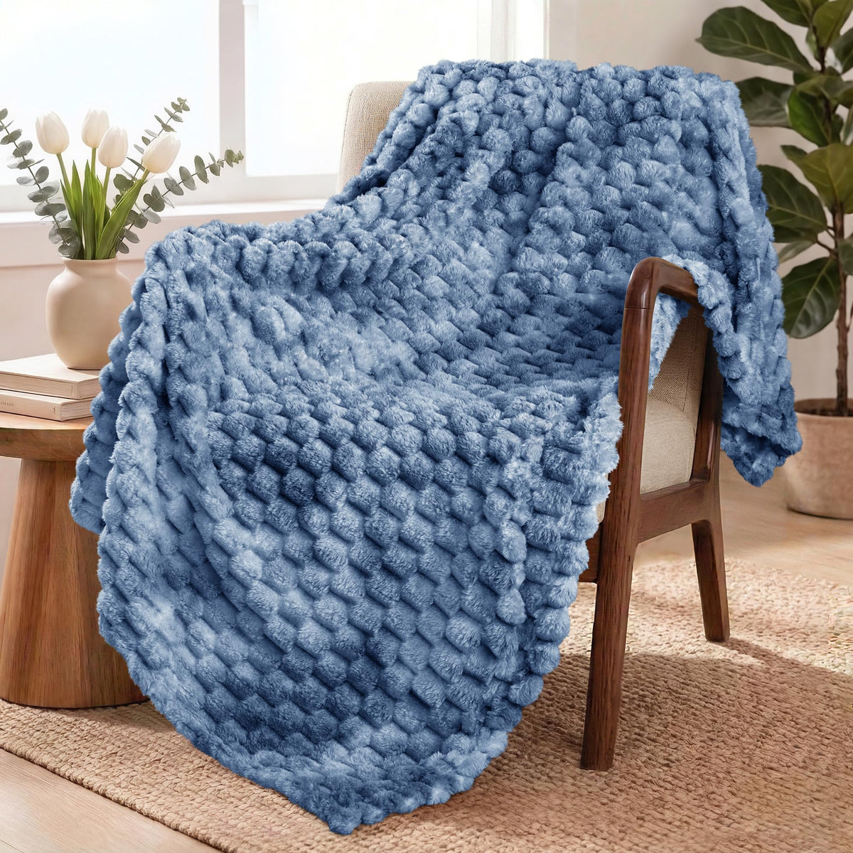 Exclusivo Mezcla Large 3D Fleece Throw Blanket for Couch, Ivory