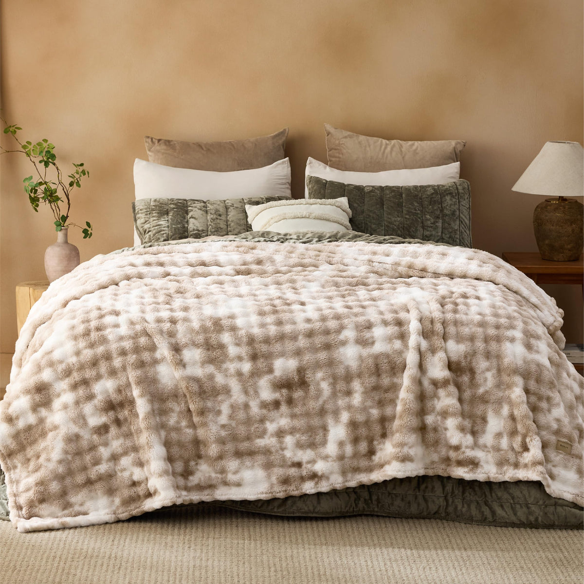 Bedsure Cloud Bubble Soft Throw Blanket, Room Decor Gifts, Pink 50"×60"