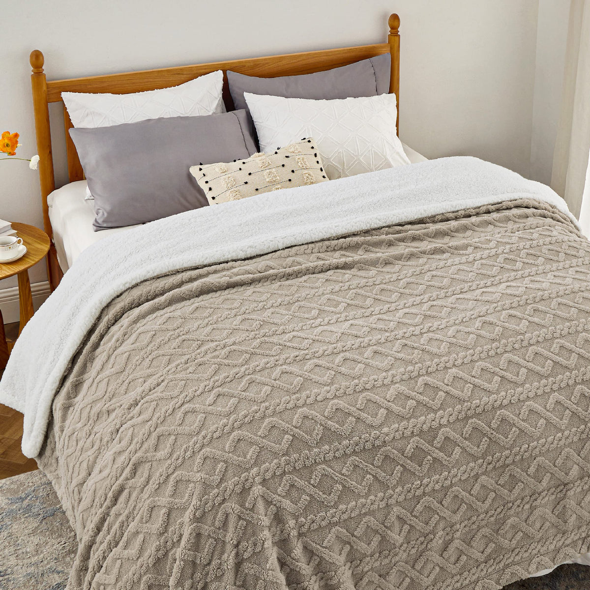 Bedsure Sherpa Fleece Blanket, Cable Jacquard Tufted, Warm, Throw, Grey
